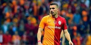 Toptaki eli bir tek hakem görmedi