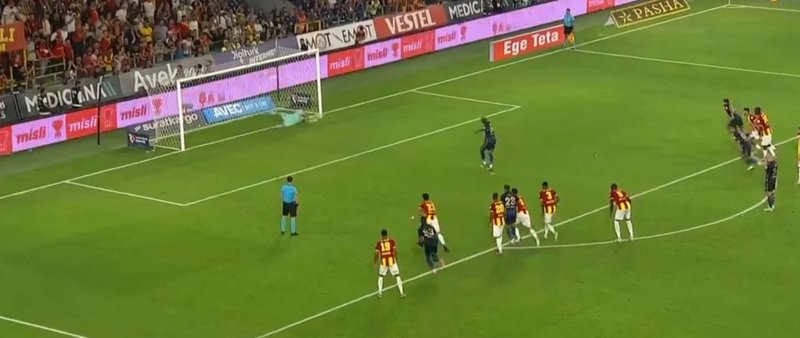goztepe-fenerbahce-macinda-vardan-penalti-karari-1755376887409.jpg