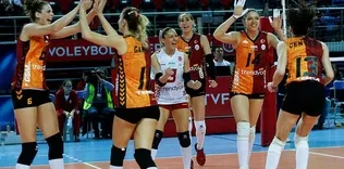 Yarı final peşinde