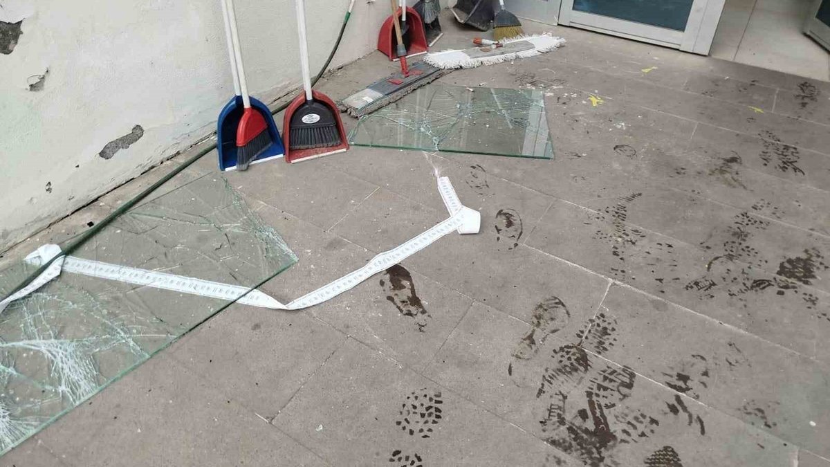 Amatör lig saha ve tribünler birbirine girdi! Ortalık karıştı