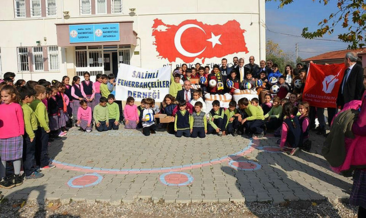 Fenerbahçeli doktorlar Salihli’de öğrencileri sevindirdi