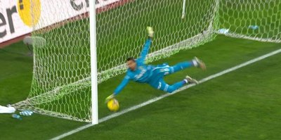 Konyaspor - Fenerbahçe maçında tartışmalı pozisyon!