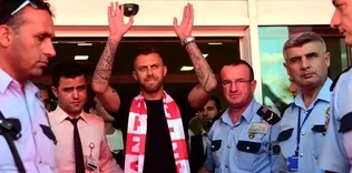Yıldız futbolcu Antalya’ya geldi