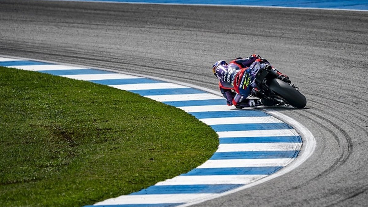 Toprak Razgatlıoğlu sprint yarışını 20. sırada bitirdi