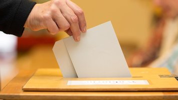 Eski kimlikle oy kullanılır mı 2023?