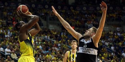 Fenerbahce beat Besiktas, lead series 2-0