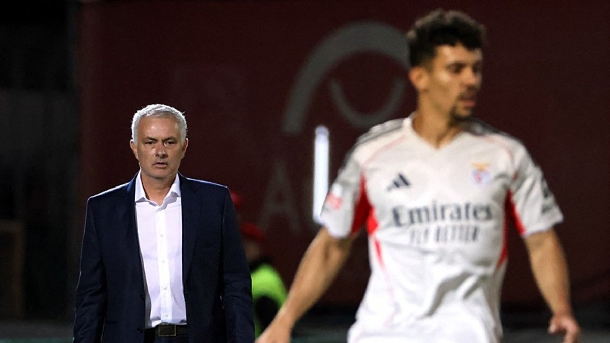 AVS 0-3 Benfica (MAÇ SONUCU - ÖZET) Mourinho Benfica kariyerine 3 puanla başladı