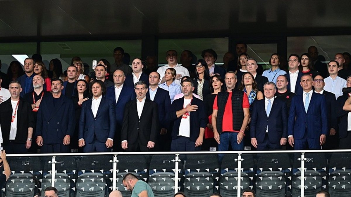 Bakan Bak tribünde takip etti