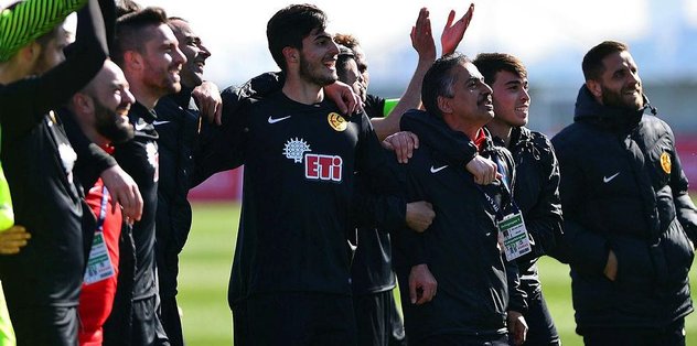 Eskişehirspor, Ümraniyespor'u deplasmanda devirdi!