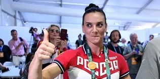 Cezalı Isinbayeva’ya IOC’de görev