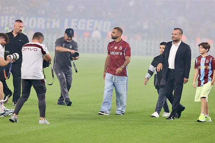 salah-goztepe-macinda-oynayacak-mi-trabzonspor-hazirlik-maci-kadrosu-1786186144928.jpeg Salah Göztepe maçında oynayacak mı?