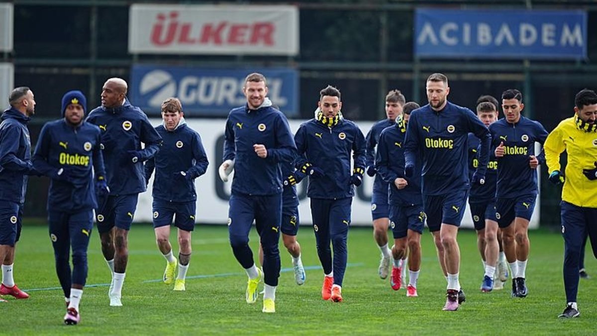 Fenerbahçe'nin Anderlecht maçı kamp kadrosu açıklandı! Fenerbahçe'nin Anderlecht maçı kamp kadrosu açıklandı!