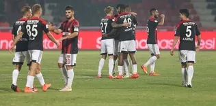 10 kişi kalan Bursaspor direnemedi