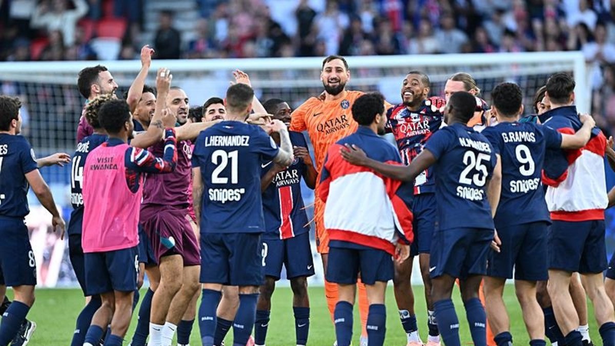 Avrupa'nın 5 büyük liginde şampiyonluğunu ilan eden ilk takım PSG oldu Avrupa'nın 5 büyük liginde şampiyonluğunu ilan eden ilk takım PSG oldu