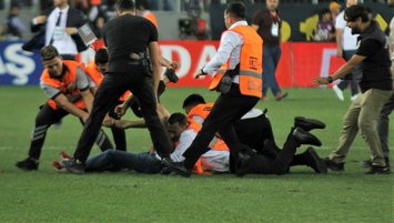 Futbolculara saldıran şahıs gözaltında!