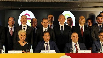 Galatasaray'da başkan Özbek ve kurulları mazbatalarını aldı