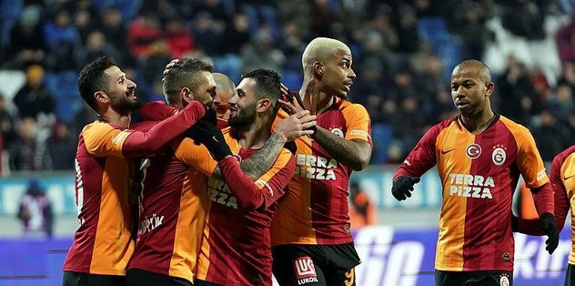 Zirveye göz koydu
