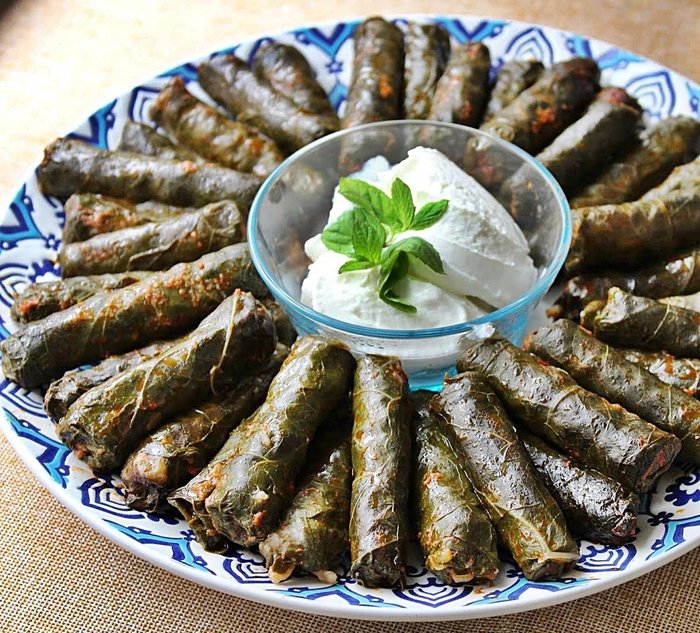 hellim-peynirli-yaprak-sarmasi-tarifi-hellim-peynirli-yaprak-sarmasi-nasil-yapilir-malzemeleri-yapilisi-puf-no-1692872934144.jpeg