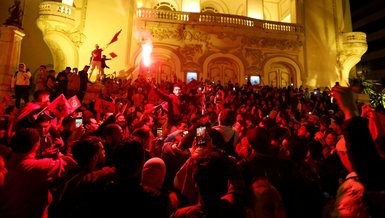 Fas Portekiz'i eledi Taksim'de kutlama yapıldı! Shakira kayıtsız kalmadı