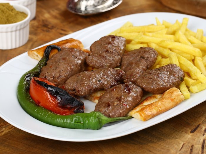 akhisar-kofte-tarifi-evde-akhisar-kofte-nasil-yapilir-malzemeleri-ve-puf-noktalari-neler-1699359481057.jpg