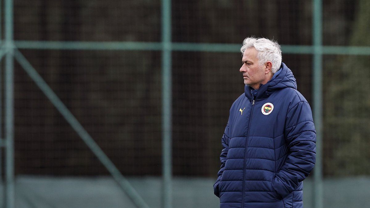 Fenerbahçe'ye büyük müjde! Takımla çalışmalara başladı Fenerbahçe'ye büyük müjde! Takımla çalışmalara başladı