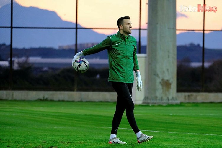 GALATASARAY TRANSFER HABERLERİ: Galatasaray'da kaleci çıkmazı! Okan Kocuk mu yoksa Sinan Bolat mı?