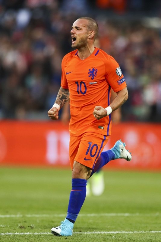 Sneijder dönüyor mu?