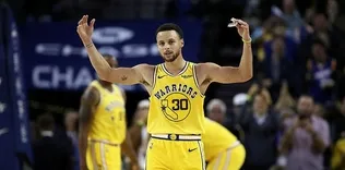 Curry’den üç çeyrekte 51 sayı