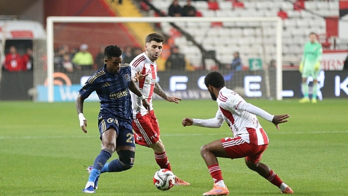 Fenerbahçe'de Nelson Semedo maça devam edemedi!