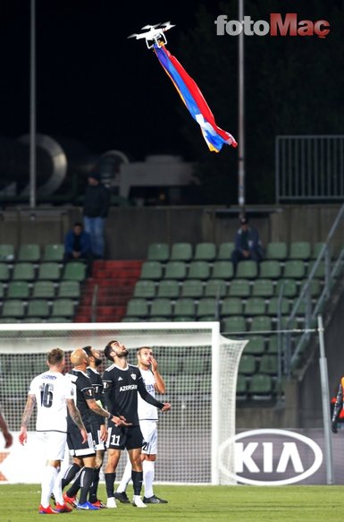 Dudelange-Karabağ maçında sahada drone ile Ermenistan bayrağı uçuruldu!