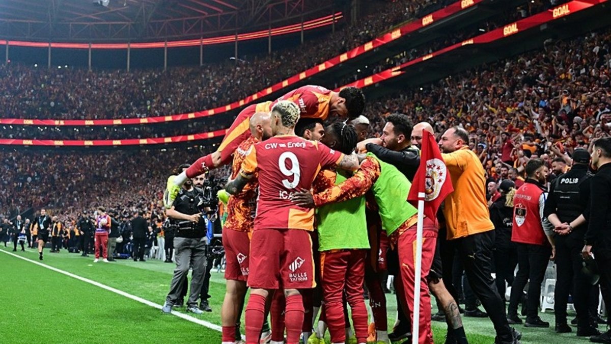 Gençlik ve Spor Bakanı Osman Aşkın Bak'tan Galatasaray'a tebrik!