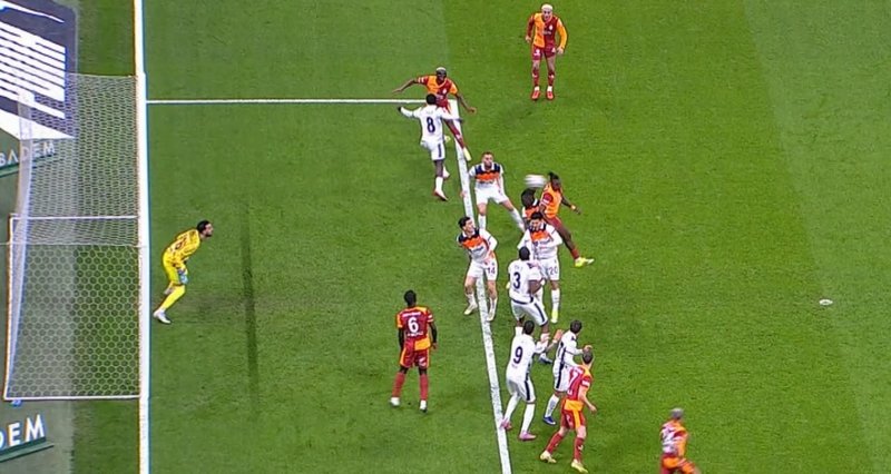 galatasarayin-golune-ofsayt-engeli-iste-o-pozisyon-1773510626575.jpeg