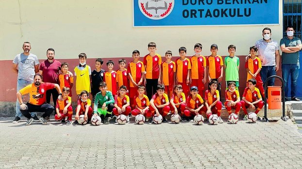 Galatasaray’dan Diyarbakır’daki köy okuluna malzeme desteği!