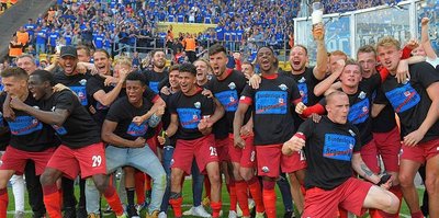 FC Köln ve SC Paderborn Bundesliga'ya yükseldi