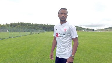 Son dakika transfer haberi: Olarenwaju Kayode 1 yıl daha Sivasspor'da