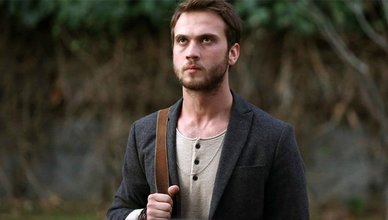 Aras Bulut İynemli yeni dizisi ne? Aras Bulut İynemli kimdir? Kaç yaşında? Mesleği ne? Nereli?