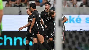 Kartal tura göz kırptı