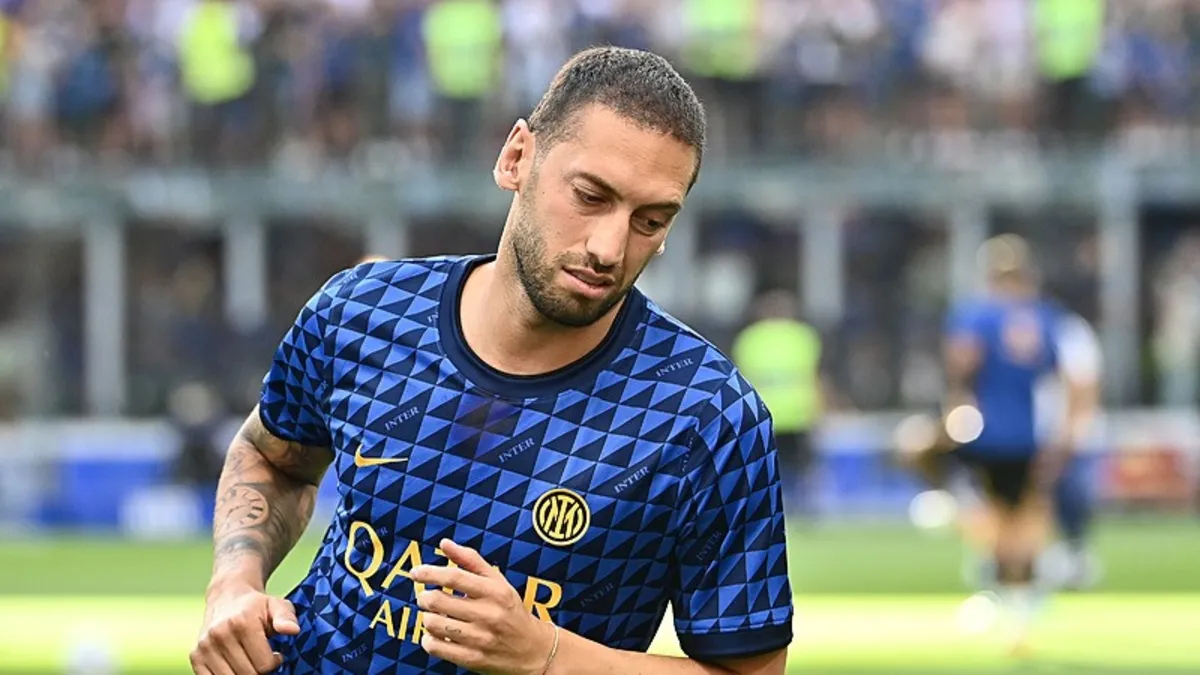 Fenerbahçe'de Hakan Çalhanoğlu Gelişmesi: Ailesiyle İstanbul'da Yaşamak İstiyor