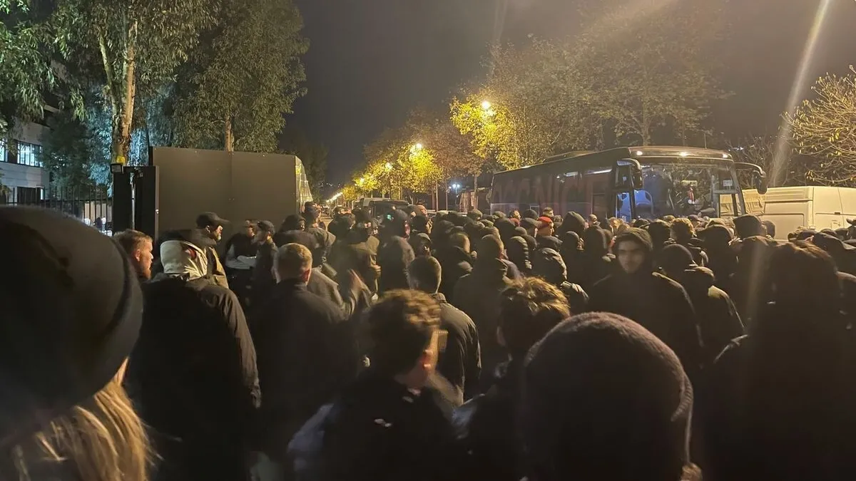 Nice’te skandal gece! 400 taraftar tesis bastı