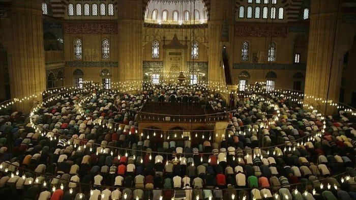 28-subat-manisa-teravih-namazi-saat-kacta-manisa-namaz-vakitleri-1740730882070.jpeg