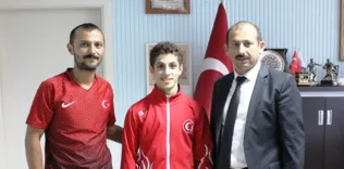 Haltere sevgiyle bağlandı