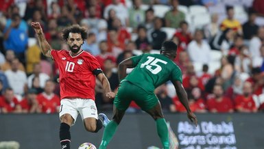 Mısır - Cezayir Milli maçında gergin anlar! Belmadi ile Benrahma karşı karşıya geldi