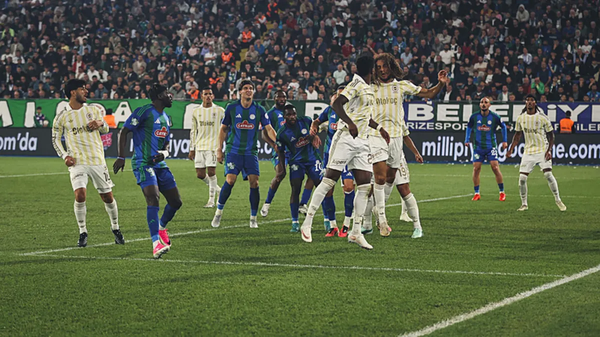 Fenerbahçe'nin Rizespor maçındaki ilk golü öncesi Trio ekibinden tartışma