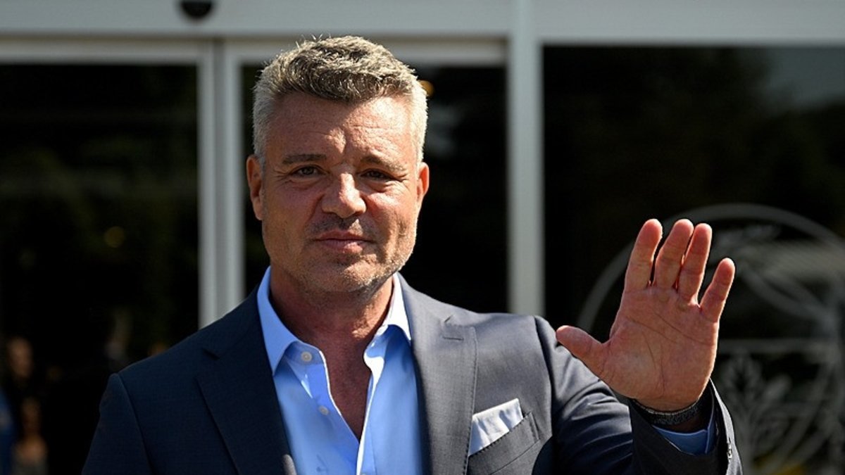 Fenerbahçe Başkanı Sadettin Saran yeni takım kaptanını açıkladı! Fenerbahçe Başkanı Sadettin Saran yeni takım kaptanını açıkladı!