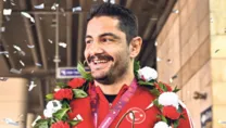 Eski Taha döndü