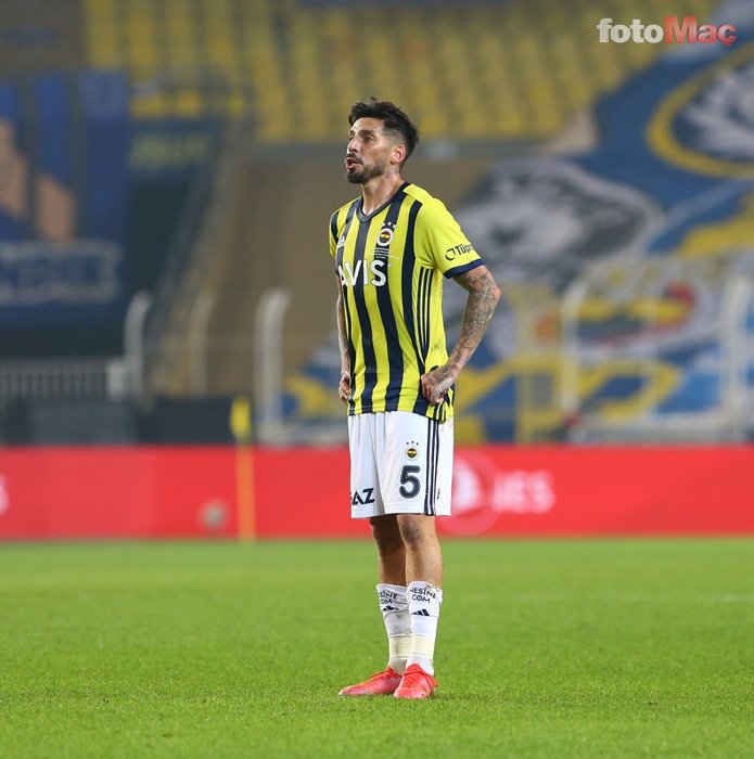 Son dakika Fenerbahçe haberleri: Takımda kalacak mı? Jose Sosa kararını verdi!