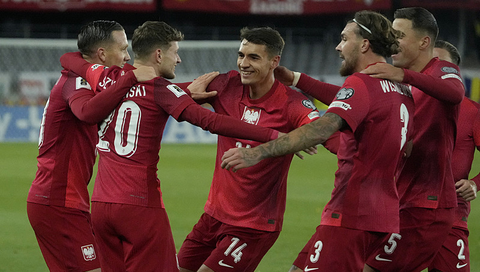 Sebastian Szymanski köşe vuruşundan fileleri sarstı!