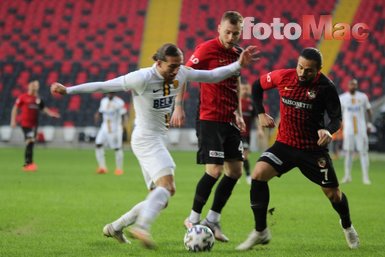 Marius Sumudica maç sonu olay oldu! Öyle bir şey yaptı ki...