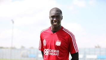 Yiğido’da iki isim yolcu