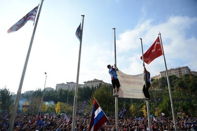 Trabzonsporlu taraftarlar TFF binasına yürüdü